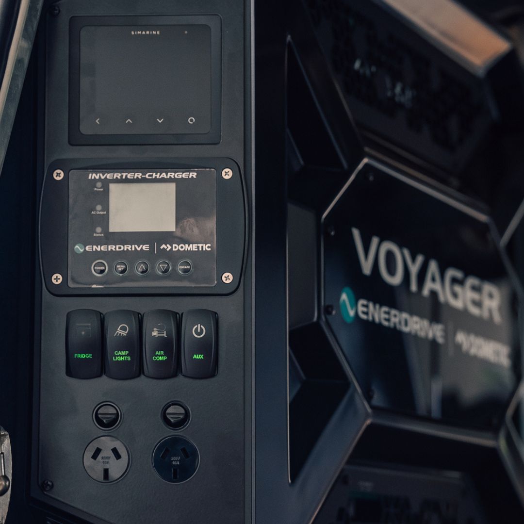 Enerdrive | Voyager System | Left 3000w/100A | Inverter-Charger 40DC inc Simarine SCQ50 |  K-V3L01